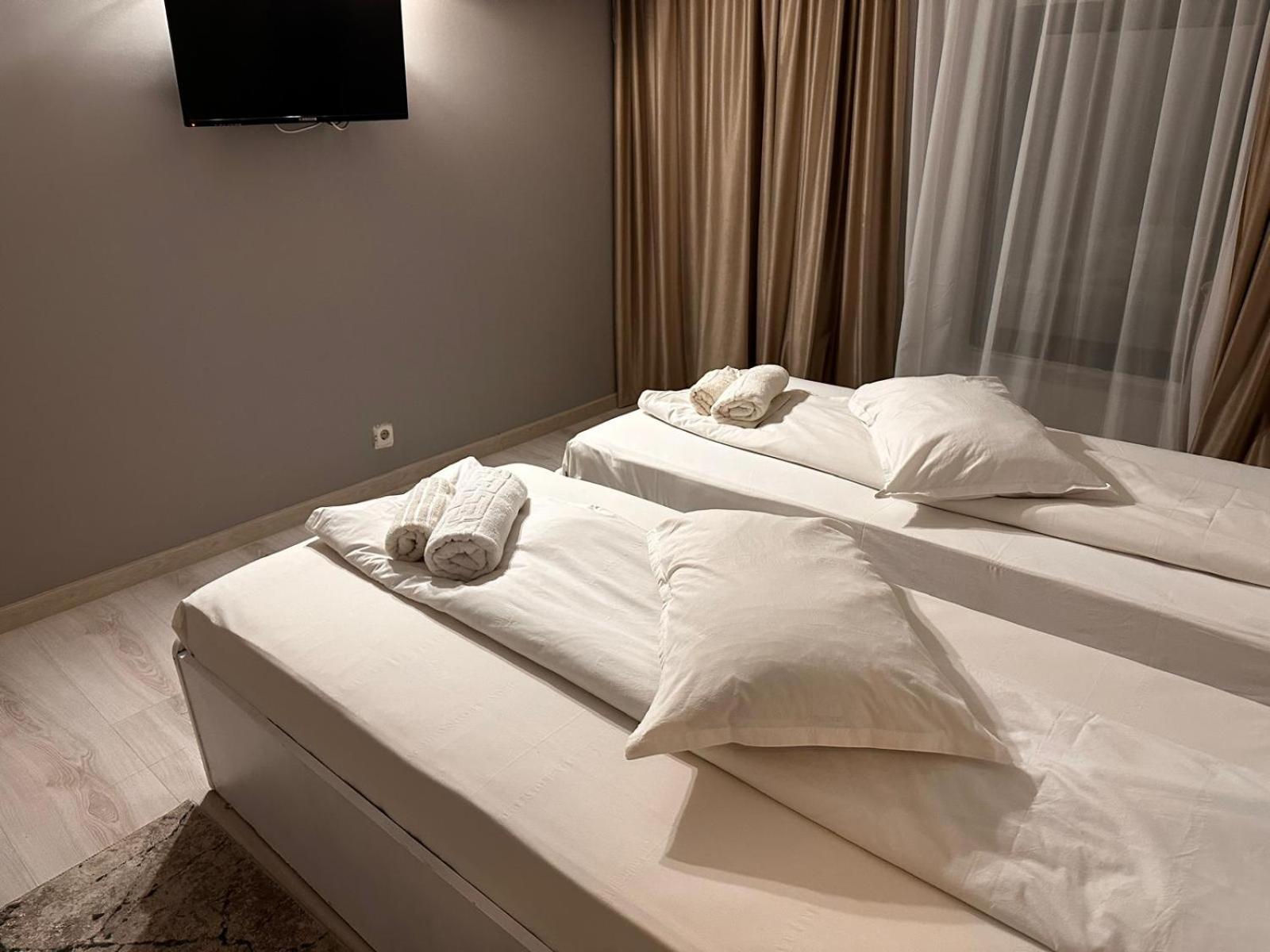 Hotel Green House Craiova Exterior photo