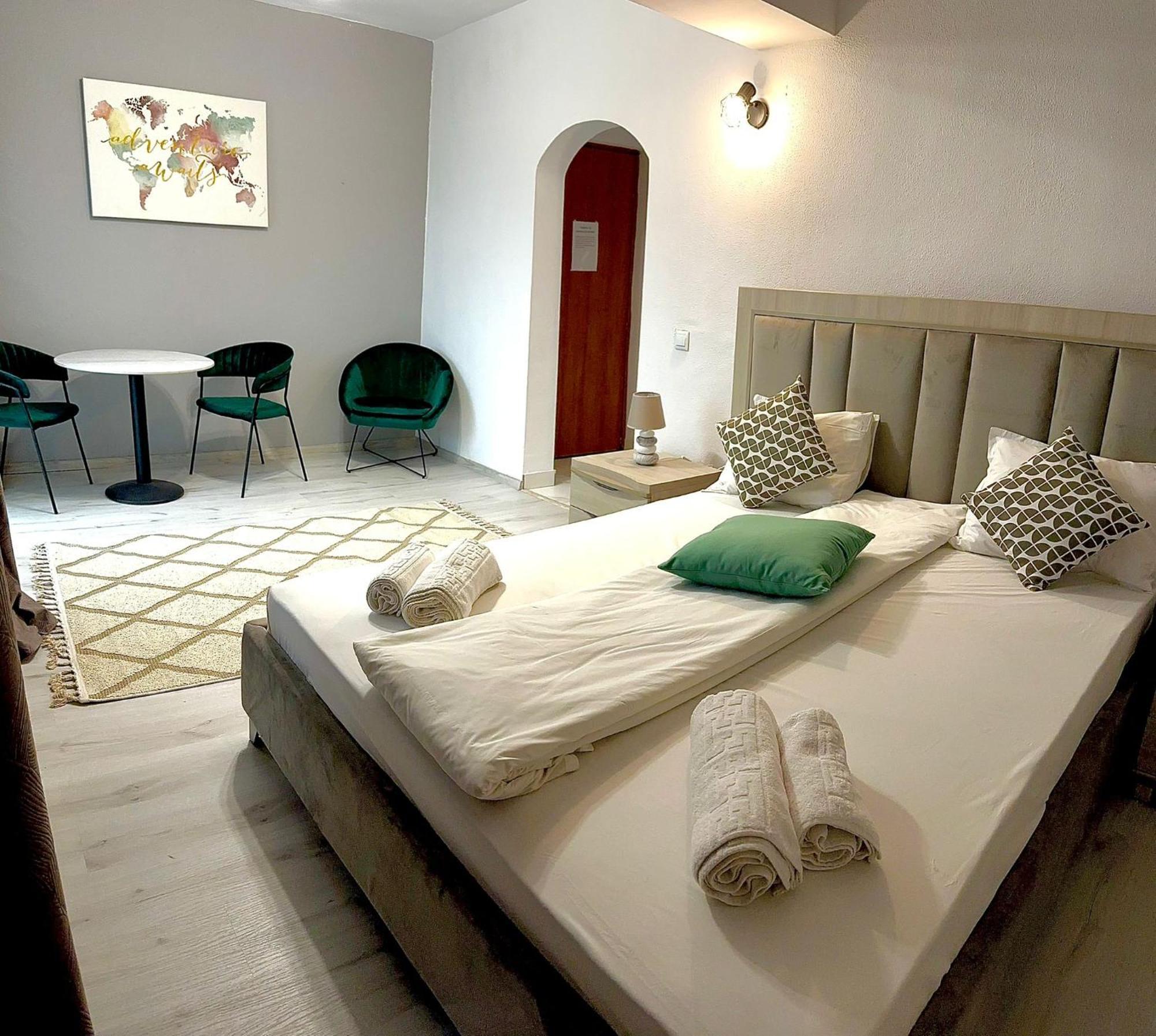 Hotel Green House Craiova Exterior photo
