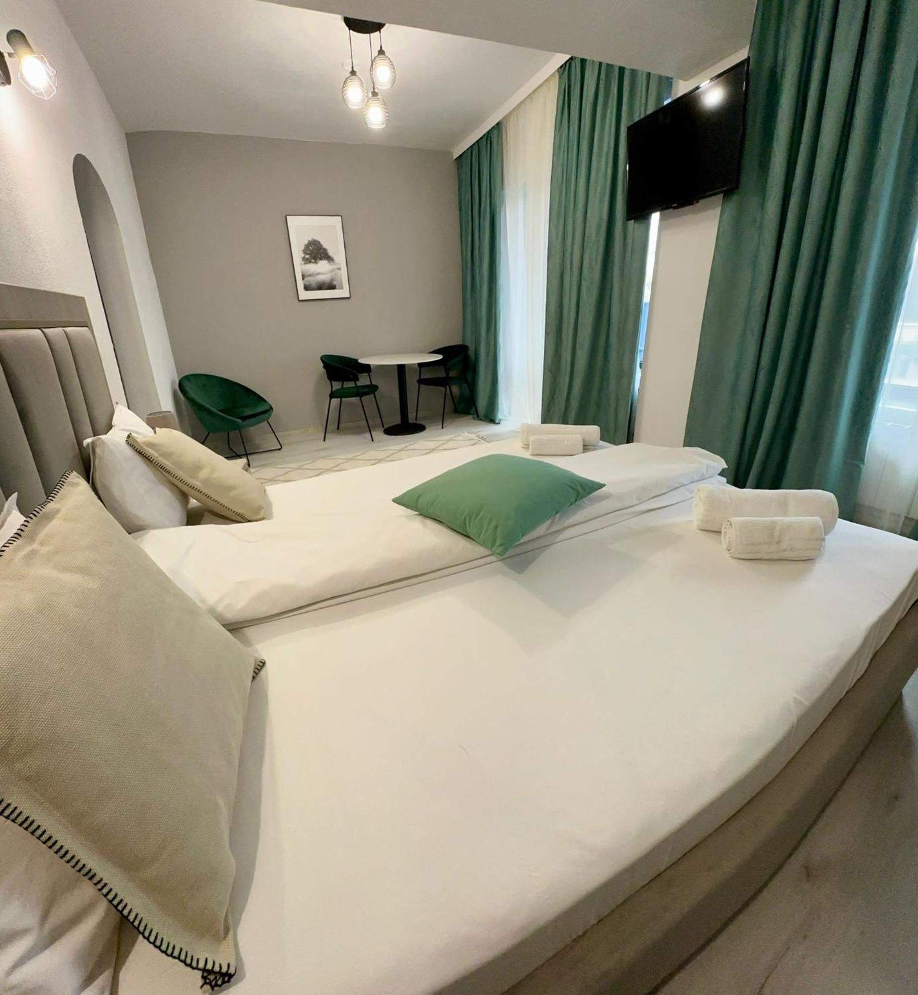 Hotel Green House Craiova Exterior photo