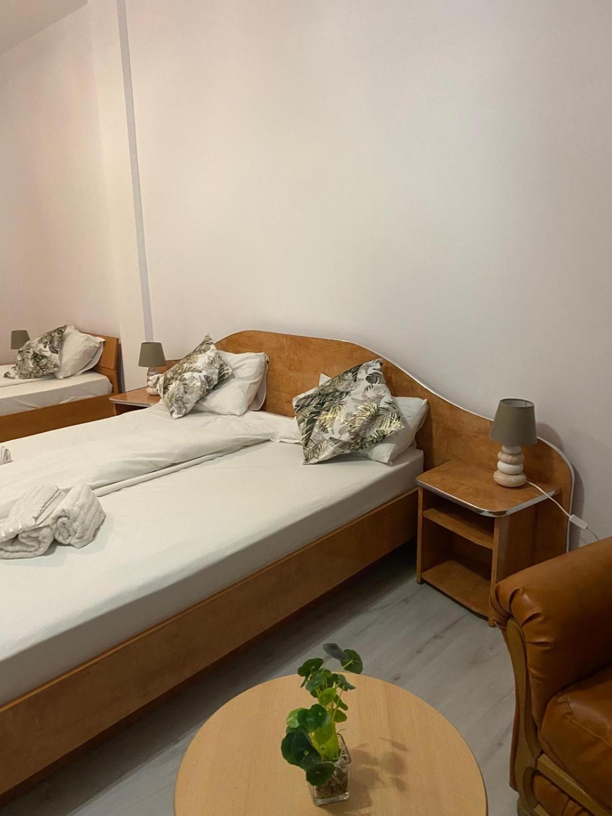 Hotel Green House Craiova Exterior photo