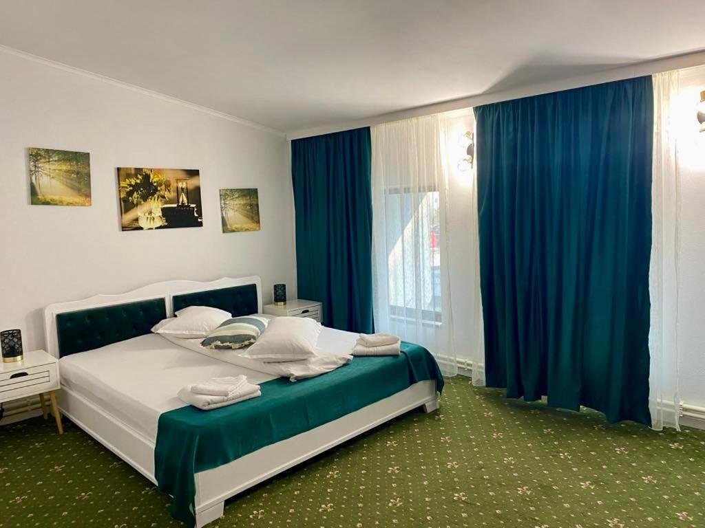 Hotel Green House Craiova Exterior photo