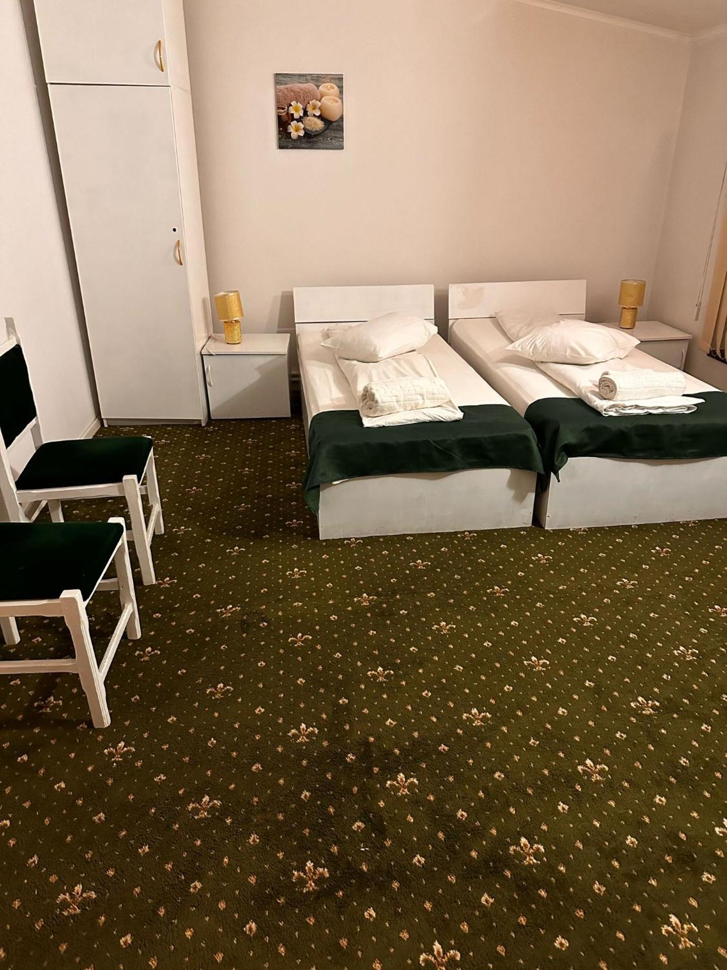 Hotel Green House Craiova Exterior photo